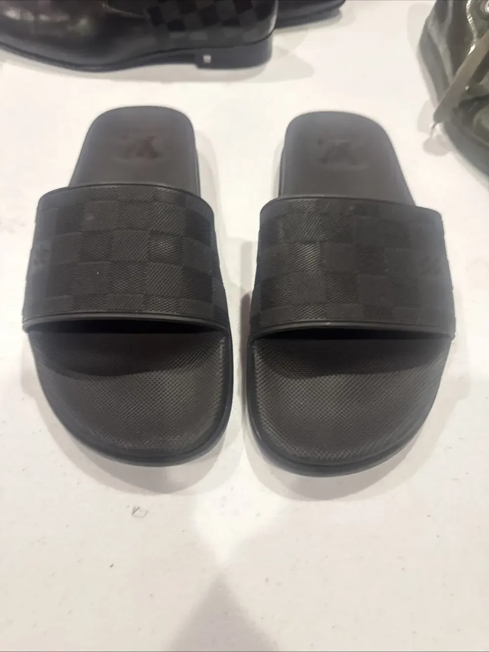 Louis Vuitton Damier Graphite men's Waterfront slides Size 9 Men’s